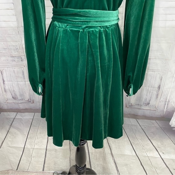 Belle Badgley Mischka size 4 Harmony Velvet Long Sleeve Dress Green Belted Mini - Picture 8 of 10